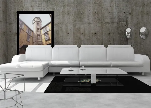 Белый диван с металлическими ножками можно использовать в интерьере лофт и хай-тек