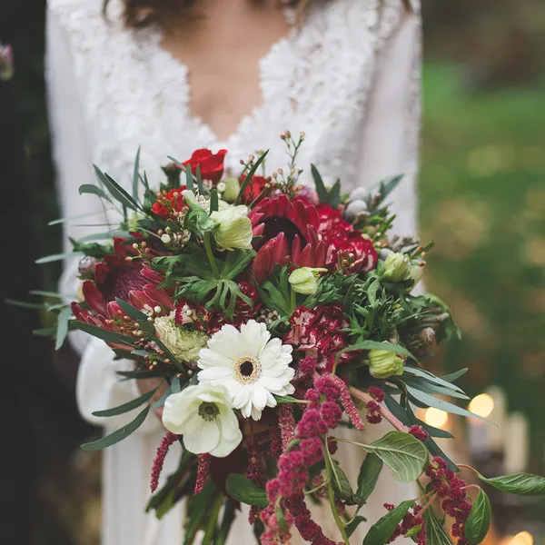невеста с цветами в сентябре