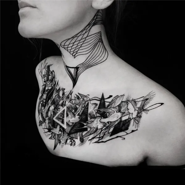 Яркие геометрические татуировки для девушек: оригинальные идеи 19