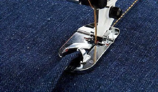 Лапка для запошивочного шва для прямострочной одноигольной машинки