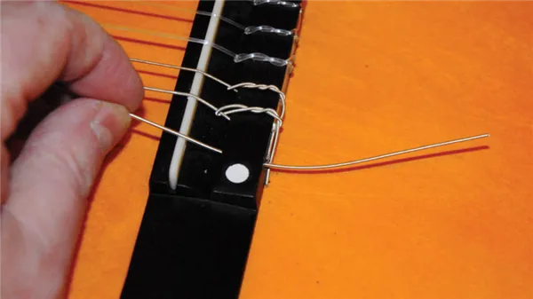 Замена гитарных струн: пошаговая инструкция 4