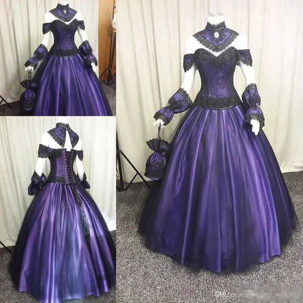Фиолетовое винтажное платье в готическом стиле