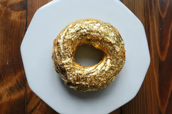 пончик в золоте