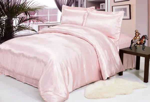 Розовое постельное белье из шелка