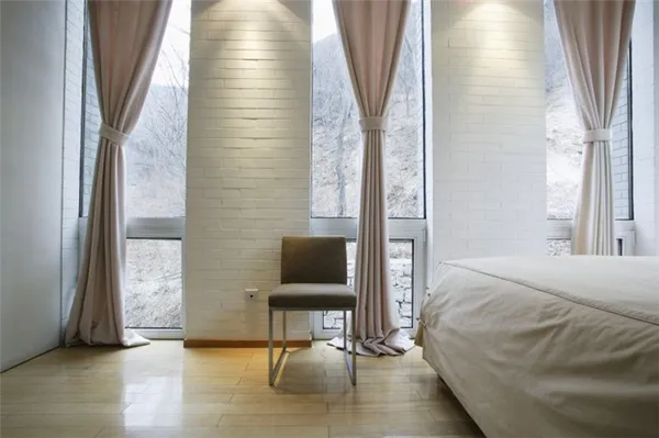 Подбор белых шторы для интерьера – роскошь облаков, пломбира, жемчуга 3