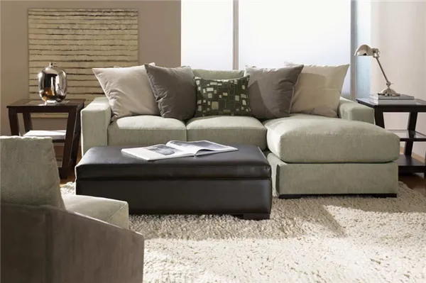 Для небольшой комнаты отлично подойдет угловой диван с механизмом трансформации