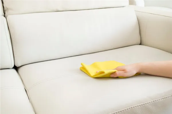 Как почистить диван от пятен в домашних условиях 6