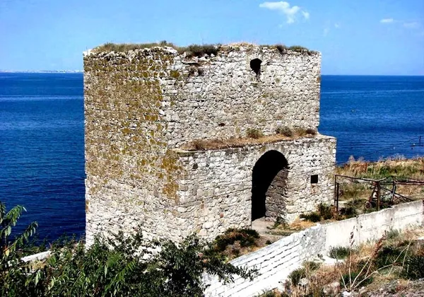 Доковая башня Генуэзской крепости