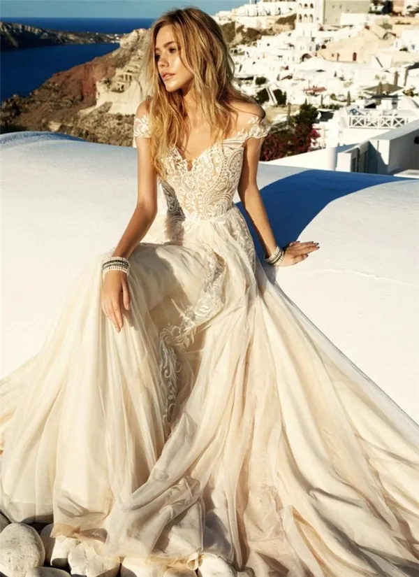 Летние свадебные платья — выбираем подходящий фасон! Каталог с фотографиями модных и стильных нарядов с примерами, как одеться 9