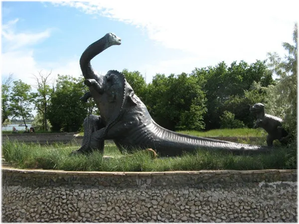 Памятник динозаврам