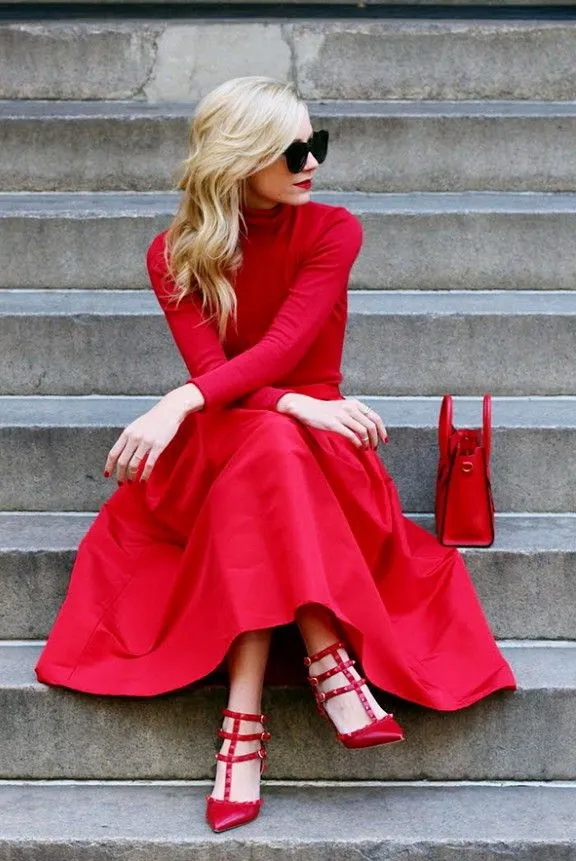 Красные туфли на высоком каблуке – яркий акцент в образе 28