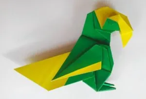 Как сделать оригами попугай - делаем поделку с детьми быстро и просто из модульных элементов 11