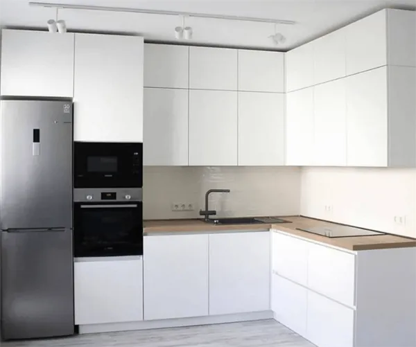 Дизайн угловой кухни в современном стиле белый минимализм