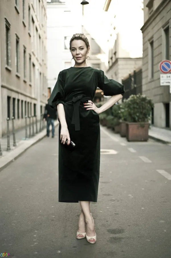 Черное бархатное платье с чем носить. С чем носить бархатное платье 17