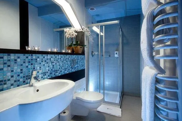 идея необычного интерьера большой ванной