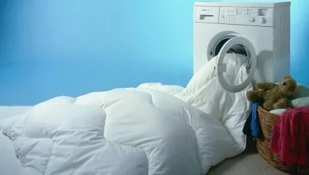 Как правильно стирать одеяло в стиральной машине?