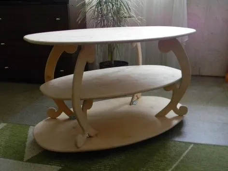 Оригинальный фанерный столик.
