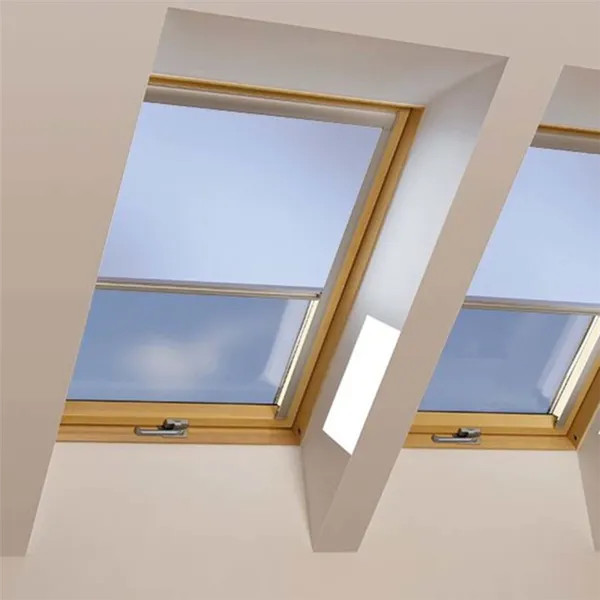 Как выбрать шторы для оформления мансардных окон со скошенным потолком 8