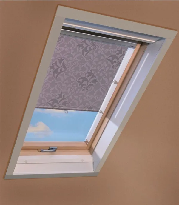 Как выбрать шторы для оформления мансардных окон со скошенным потолком 26