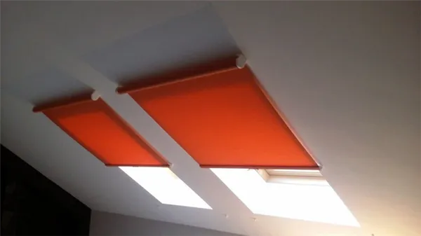 Как выбрать шторы для оформления мансардных окон со скошенным потолком 2