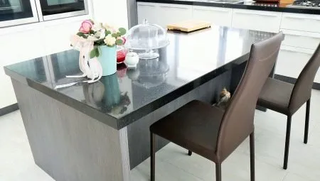 Кухонные столы из искусственного и натурального камня