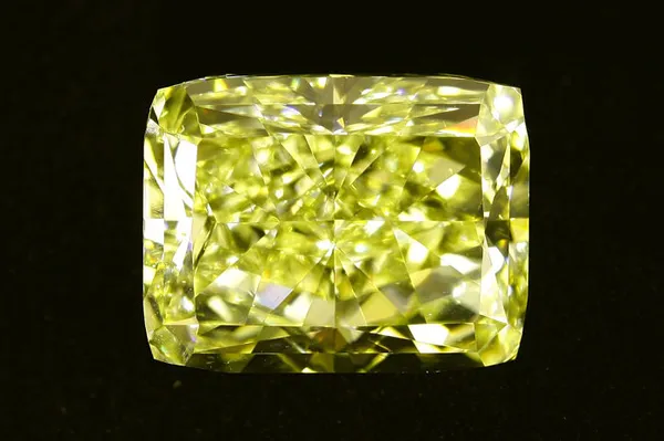 Желтый бриллиант