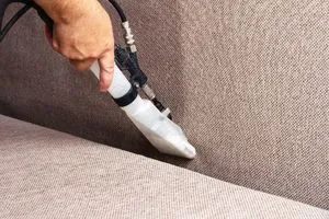 Способы почистить светлый диван