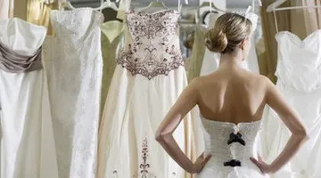 Невеста выбирает платье