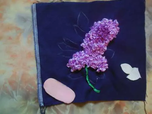 Вышивка лентами для начинающих пошагово — легкий урок создания картин из атласных лент с ромашками, подсолнухами и одуванчиками 31
