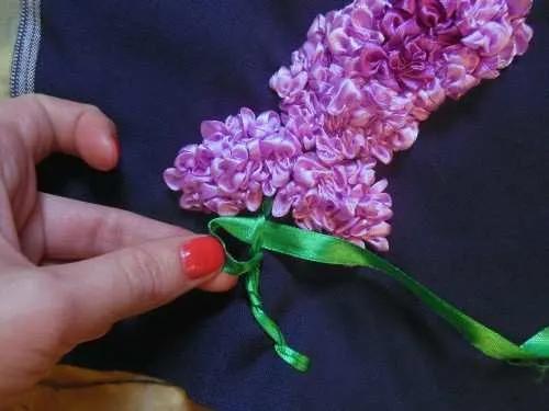 Вышивка лентами для начинающих пошагово — легкий урок создания картин из атласных лент с ромашками, подсолнухами и одуванчиками 29