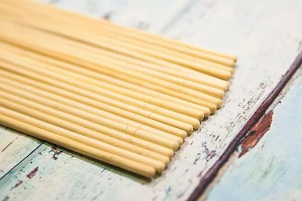 Для любителей роллов: 7 идей, куда деть японские палочки для еды после их использования 46